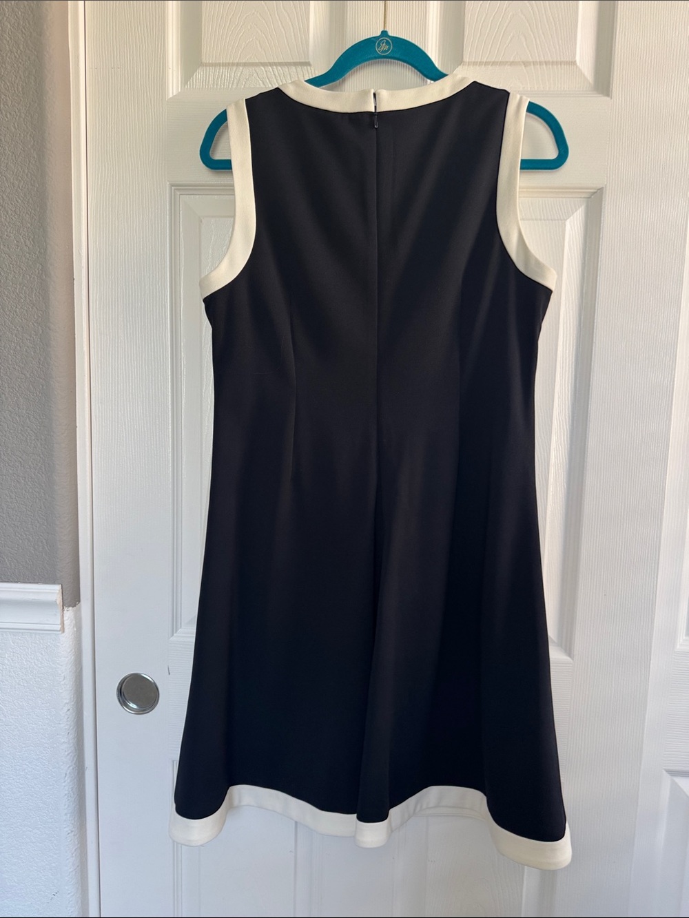 DKNY Black and White Sleeveless Mini Dress - Size 12 - Picture 5 of 5